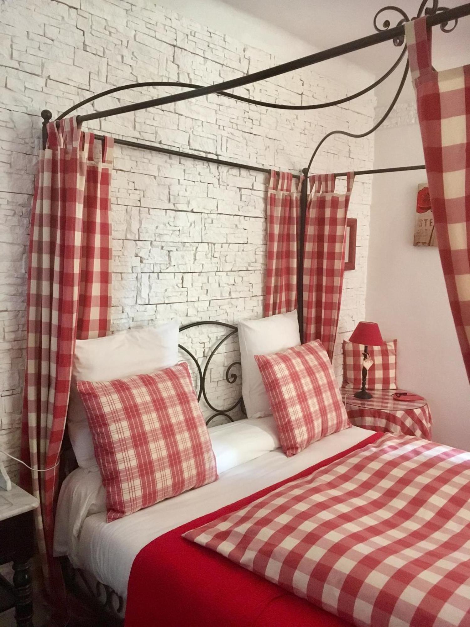 Hotel Boutique Saint-Louis Lisieux Exterior foto