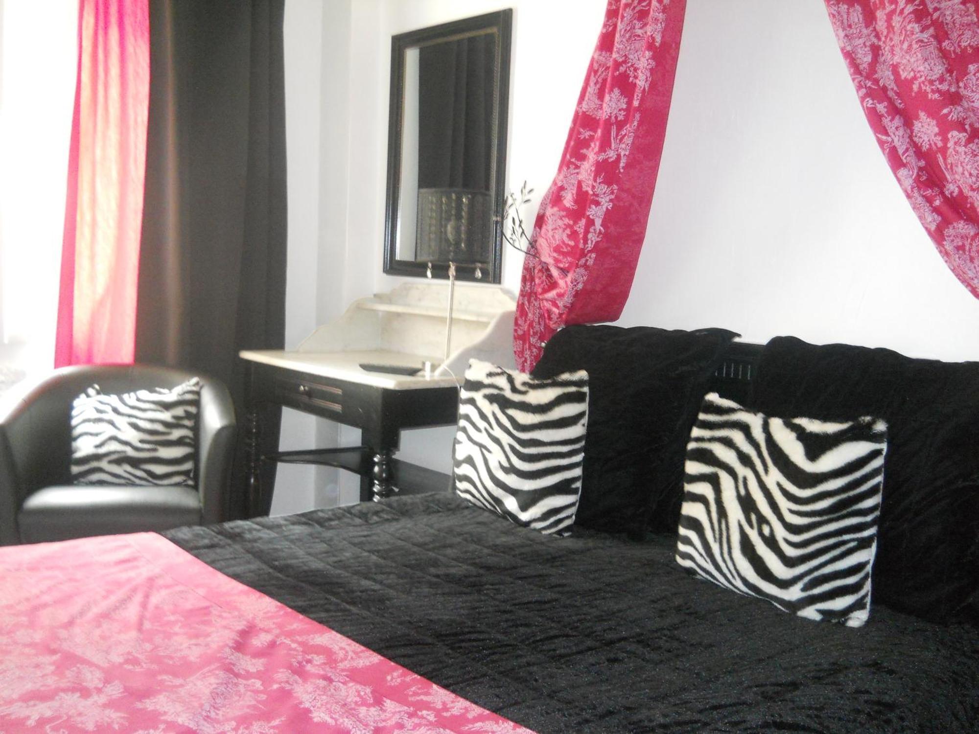 Hotel Boutique Saint-Louis Lisieux Exterior foto